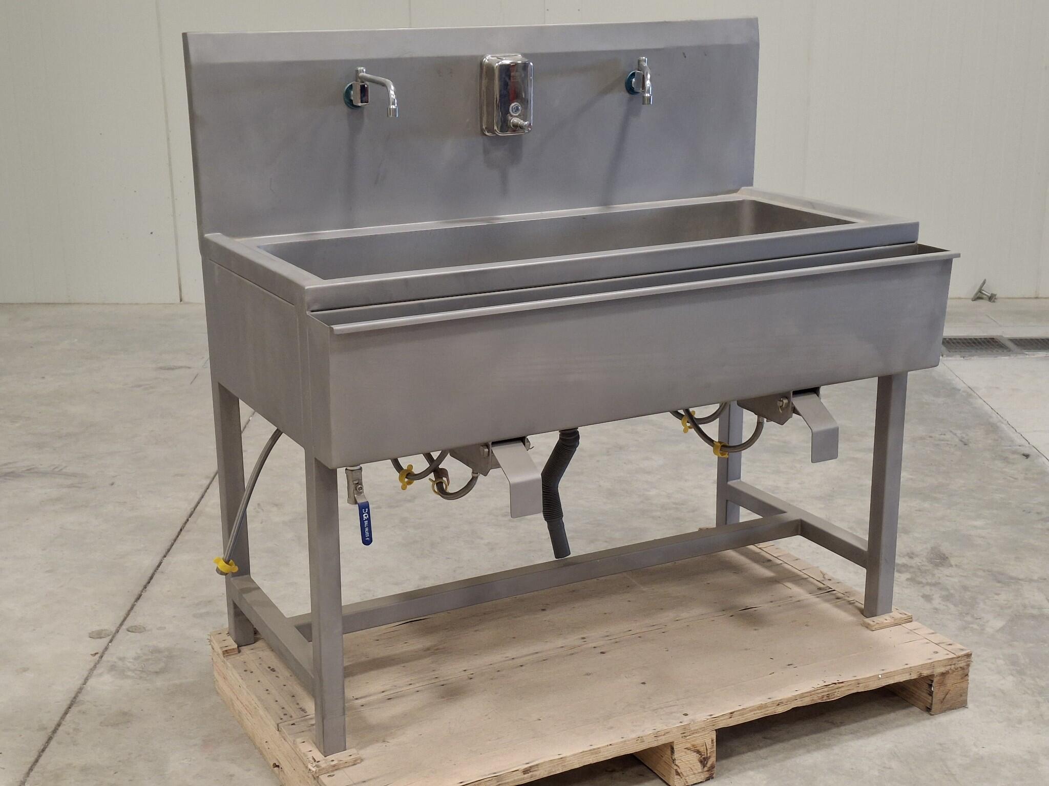 Stainless steel double tap wash trough