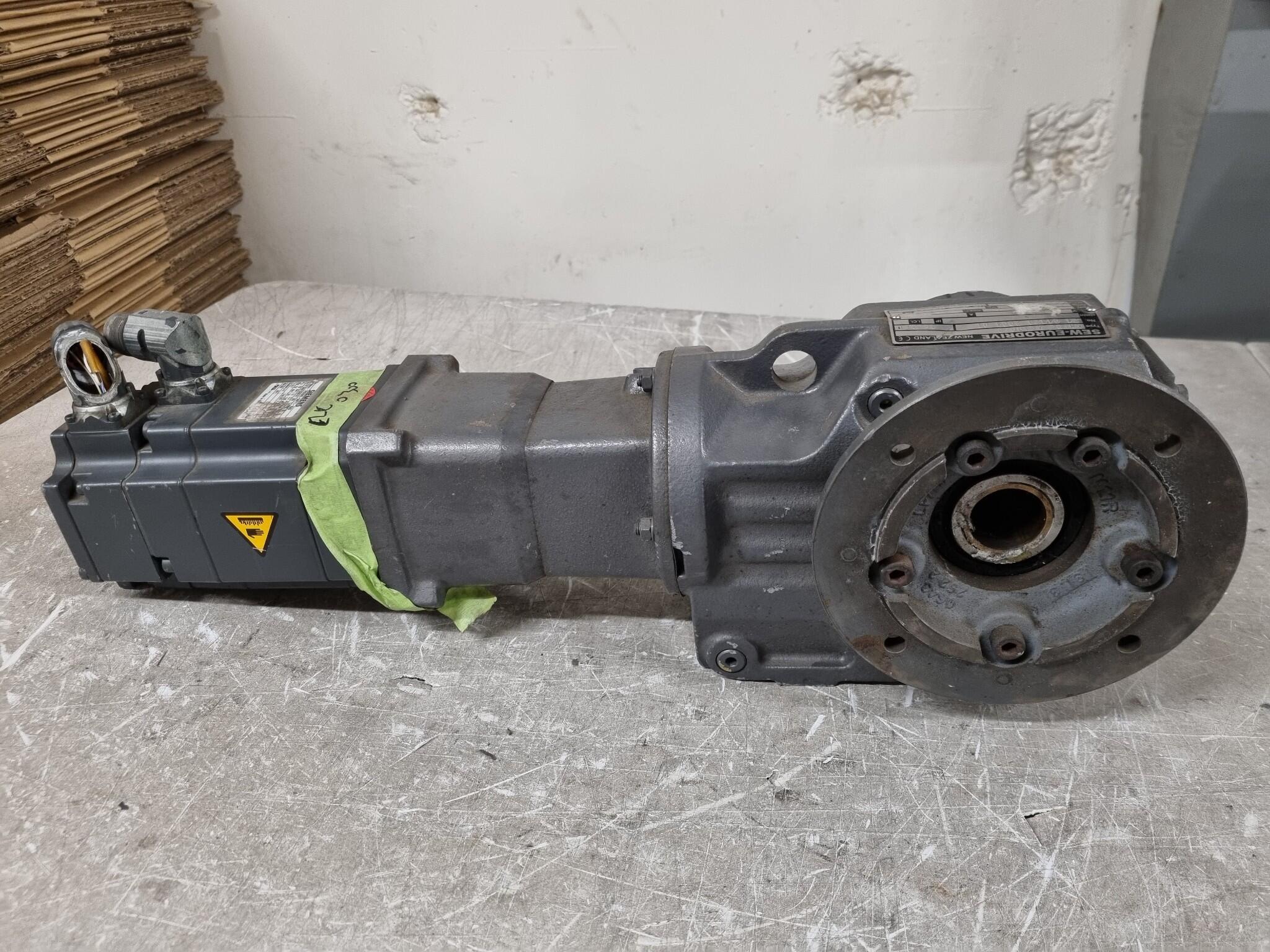 Siemens Servo Motor with SEW-Eurodrive KHF37 Gearbox