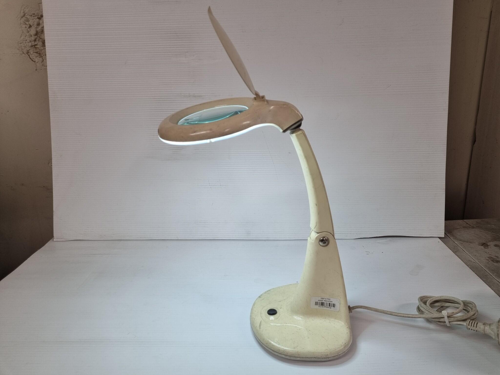 Magnifying Desktop Ring Lamp