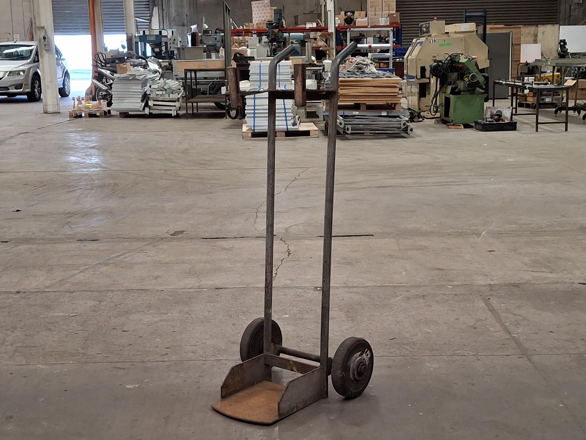 Steel cylinder trolley