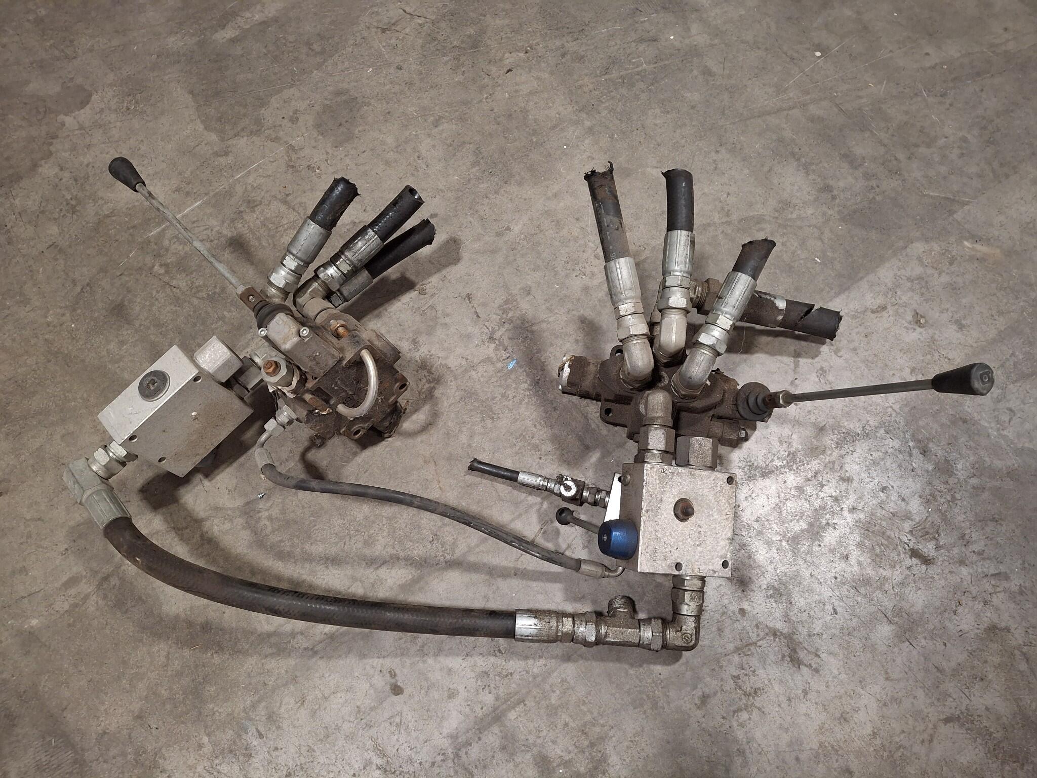 Hydraulic valve assemblies with hoses and levers