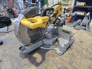 DeWalt DW718-XE 12" Double Bevel Sliding Compound Mitre Saw