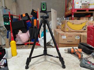 Bosch GLL 30 G Green Laser Level with Tripod