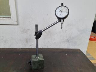 Mitutoyo Dial Indicator w/ Magnetic Base