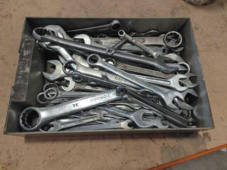 Mixed Metric Spanner Set Assortment