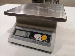 Tanita 1000g Commercial Grade Digital Benchtop Scale