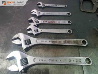 6 x Adjustable Wrenches