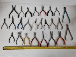 25x Assorted Small / Mini Pliers