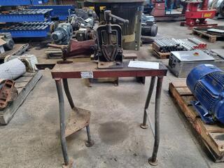 Hills Branded Vintage Shear + Woden Viking Pipe Vice w/ Stand
