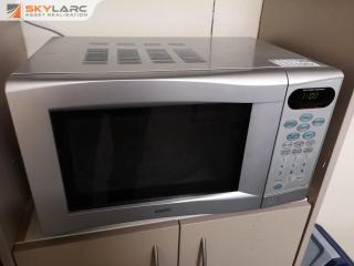 Sanyo 900W Microwave Oven