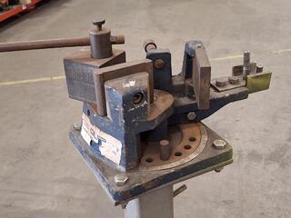 Manual bar bender on stand