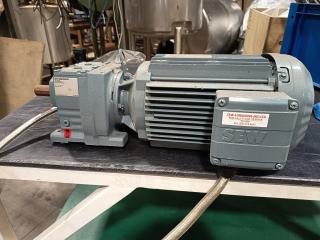 3 Phase Motor w/ Helical Gearbox 