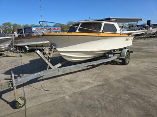 Fiberglass Cabin Boat with Johnson 120hp Outboard