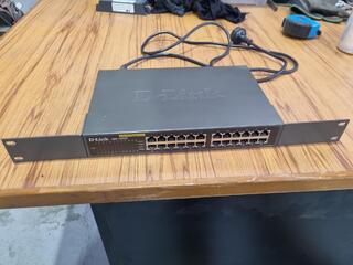 D-Link 10/100 Fast Ethernet Switch DES-1024D