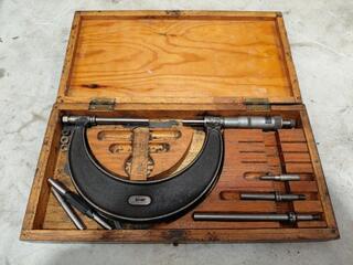 Moore & Wright 0-4" Outside Micrometer Set