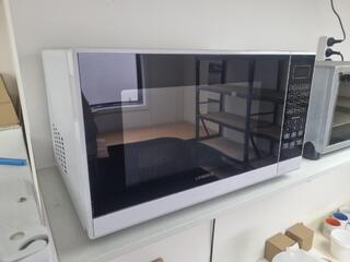 Living & Co 900W Microwave