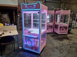 Arcade Coin Operated Claw Gift Vending Machine, Damaged