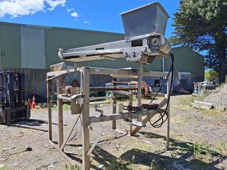 Stainless Steel Conveyor with Hydraulic Cutter Frame