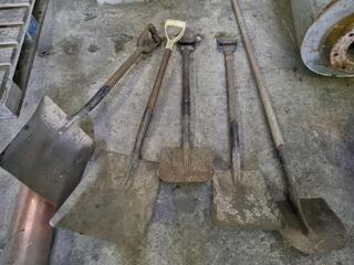 5x Assorted Vintage Shovels
