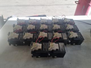 18 x GE CL04A310M 3-pole, 60 AMP Contactors