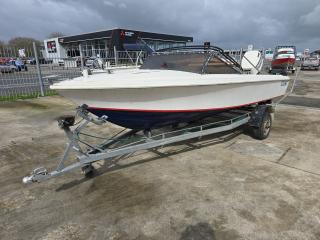 Fiberglass Ski Boat with 90hp Evinrude Outboard