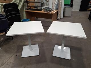Cintesi square white tables