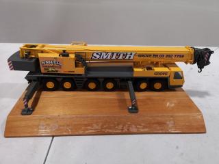 Die-cast Scale Model Crane Truck