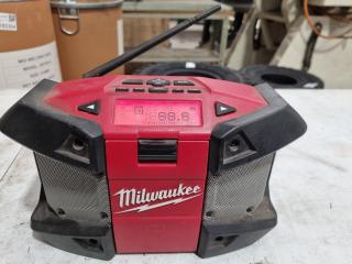 Milwaukee 12V Jobsite Radio, Faulty?