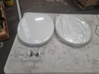 2 NEW Innova Toilet Seats