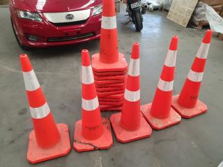 17 Road / Traffic Cones 