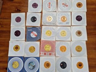 24 x Old Vinyl Singles