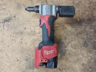 Milwaukee Cordless M12 Rivet Tool  w/ 3.0Ah Battery