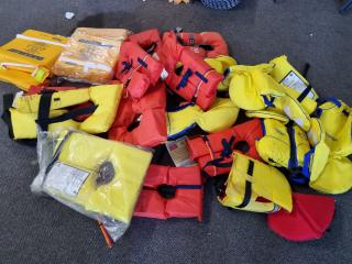 18x Assorted Child's & Adult Lifejackets