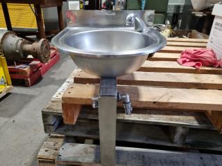 Stainless Steel Sink Basin w/ Leg Actuated Tap