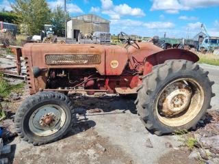 International B-275 Parts Tractor 