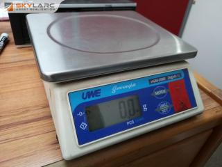 Geni Weigher 2kg Industrial Tabletop Scale by UWE