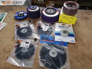 18x Assorted Angle Grinder Pads & Abrasive Disks