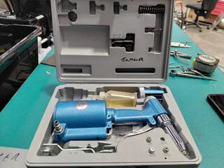Multi-Trade pneumatic rivet gun kit