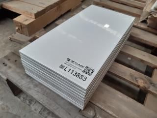 10 x White Glossy Ceramic Tiles (0.8m²)