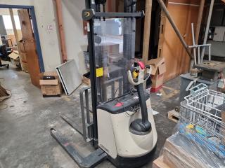 Crown Pallet Walkie Stacker, Faulty Batteries