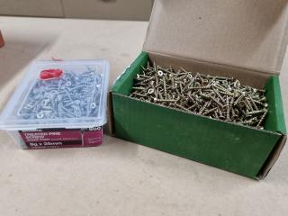 Box of Treated Pine Screws & Box SQ ZC Screws