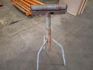 Metal roller stand