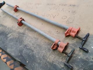 2 Pipe Clamps