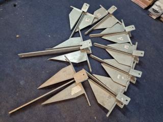 8x Assorted Sand Anchors, New