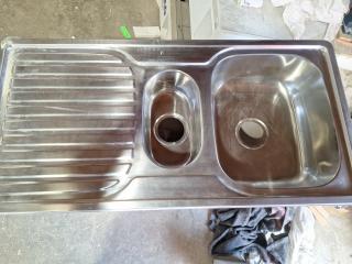 Dual Sink with Drying tray