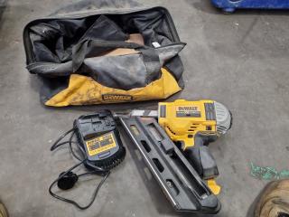 DeWalt Cordless 20V Paper Tape Framing Nailer DCN692