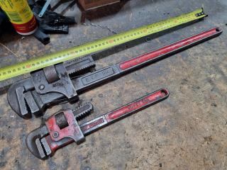 2x Pipe Wrenches