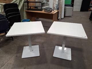 Cintesi square white tables